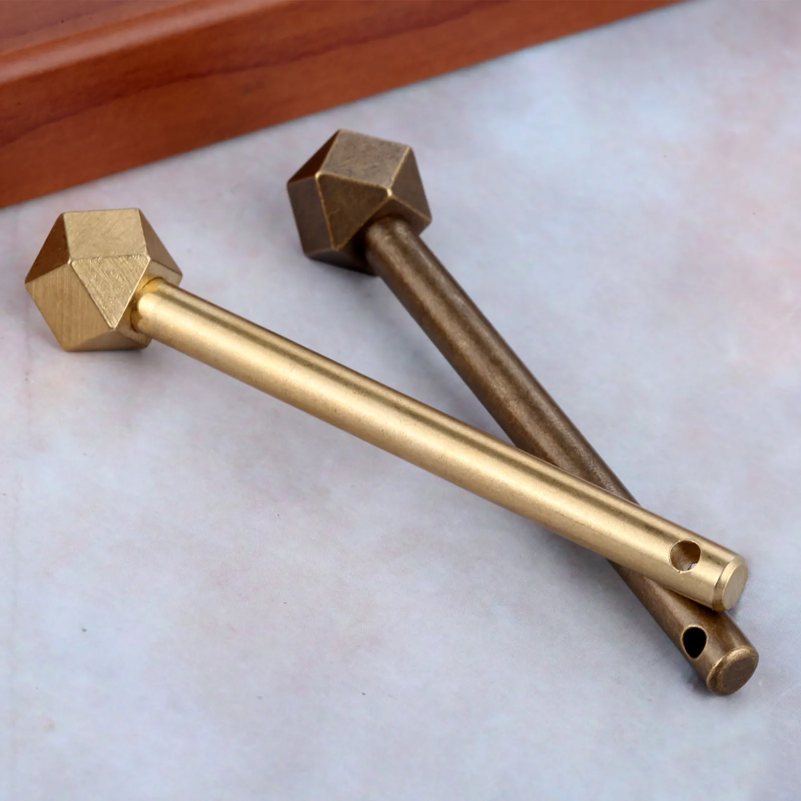 1 Pc 86mm Chinese Style Furniture Latches Locking Pin Drawer Cupboard Cabinet Latch Key Window Door Bolts Antique Bronze/Brass