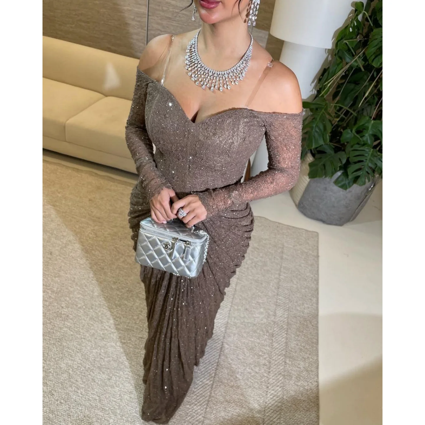 Daisy فستان سهرة طويل ترتر بدون أكتاف وأكمام طويلة