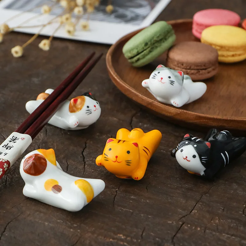 

Cute Cat Ceramic Chopsticks Holder Stand Cartoon Chopstick Rack Pillow Rest Japanese-Style Kitchen Tool Home Dining Table Decor