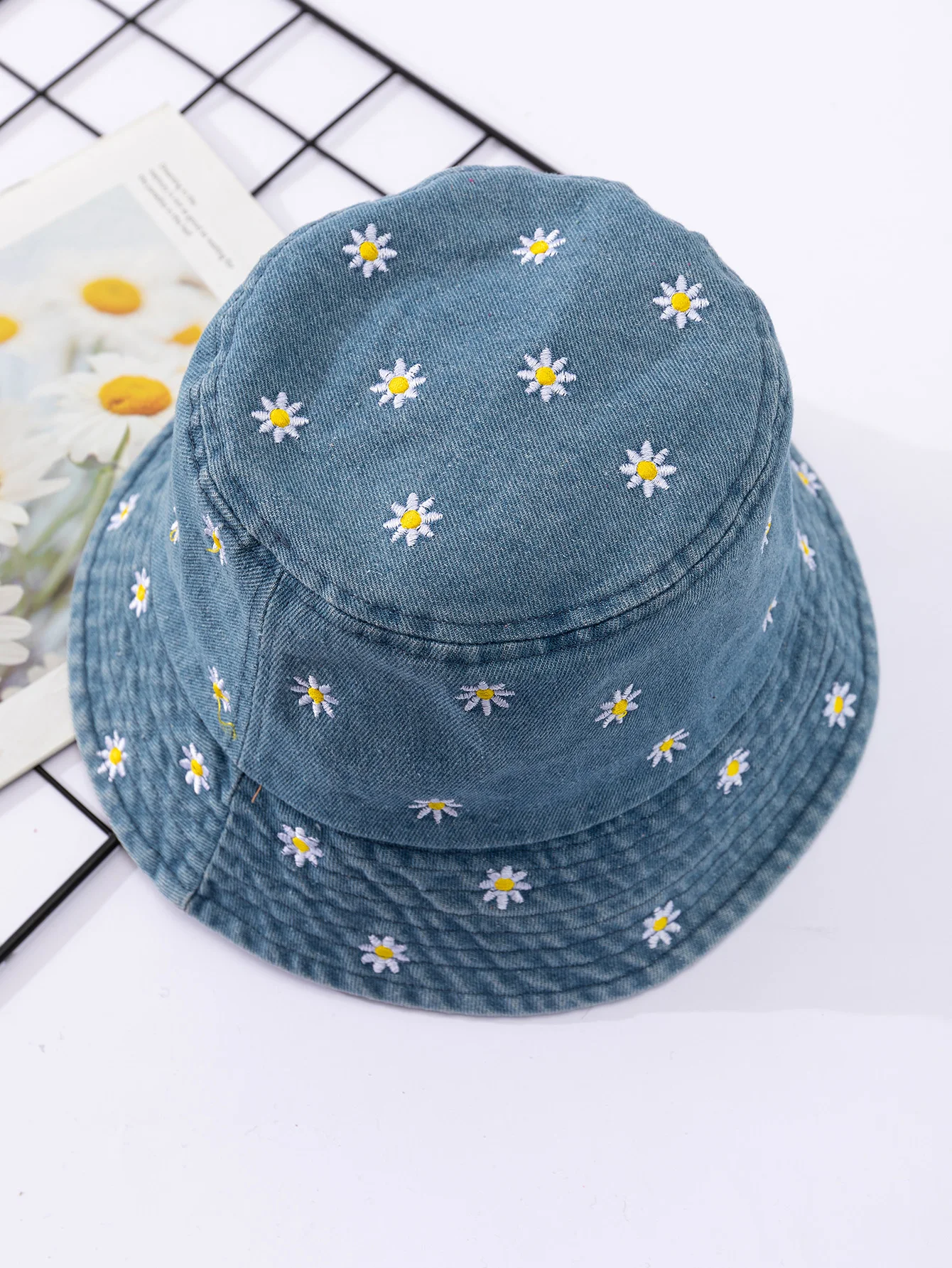 Sombrero de pescador bordado de Little Daisy para mujer, sombrilla versátil y protector solar, moda de primavera y verano, espectáculo de cara pequeña
