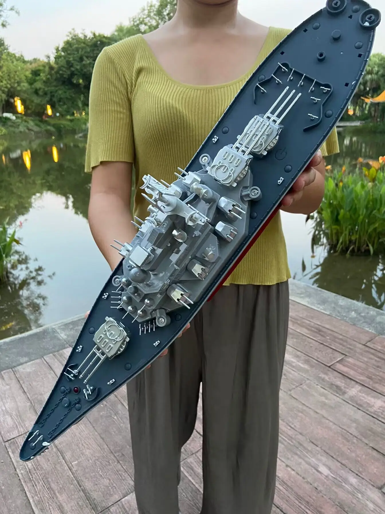 Largeremotecontrolledbattleship61CMlargeshipbodyretrohigh