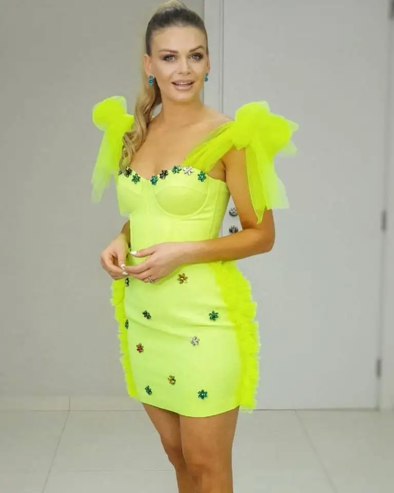 

2023 New Arrival Women Sexy Sleeveless Shinning Crystal Bodycon Mini Dress Fashion Nightclub Party Celebrate Stage Wear Dress