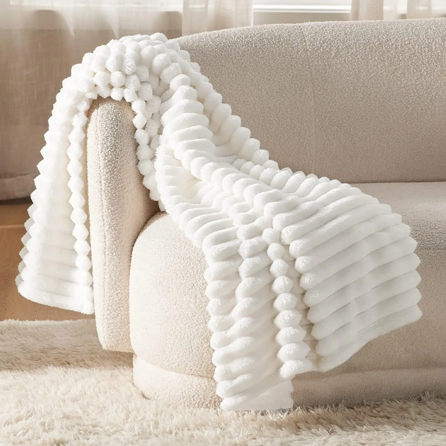 White Fleece Throw Blanket for Couch - Super Soft Cozy Blankets for Women, Cute Small Blanket for Girls, 59x79 Inches 2