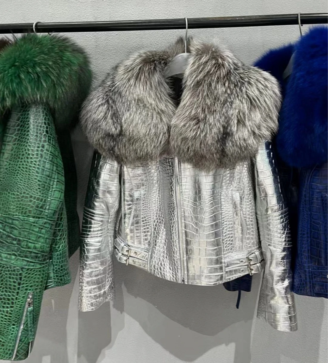 

2023 Autumn New Real Fox Fur Collar Genuine Leather Jacket Women Crocodile Skin Pattern Leather Jacket Ladies
