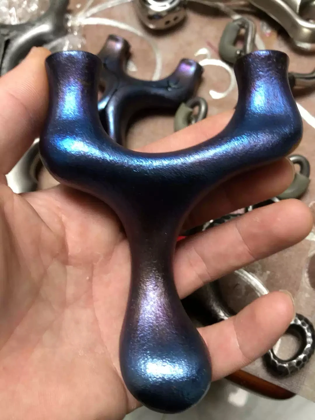 

Titanium Alloy Hunt Slingshot Baked Blue Catapult Outdoors Shoot Tactical Game Equipment Adult Play Treasures Give Rubber Band