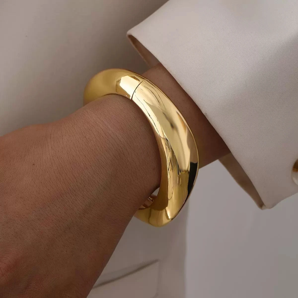 Elegant Minimalist Gold Chunky Cuff Bangle - Waterproof Retro Jewelry Accessory