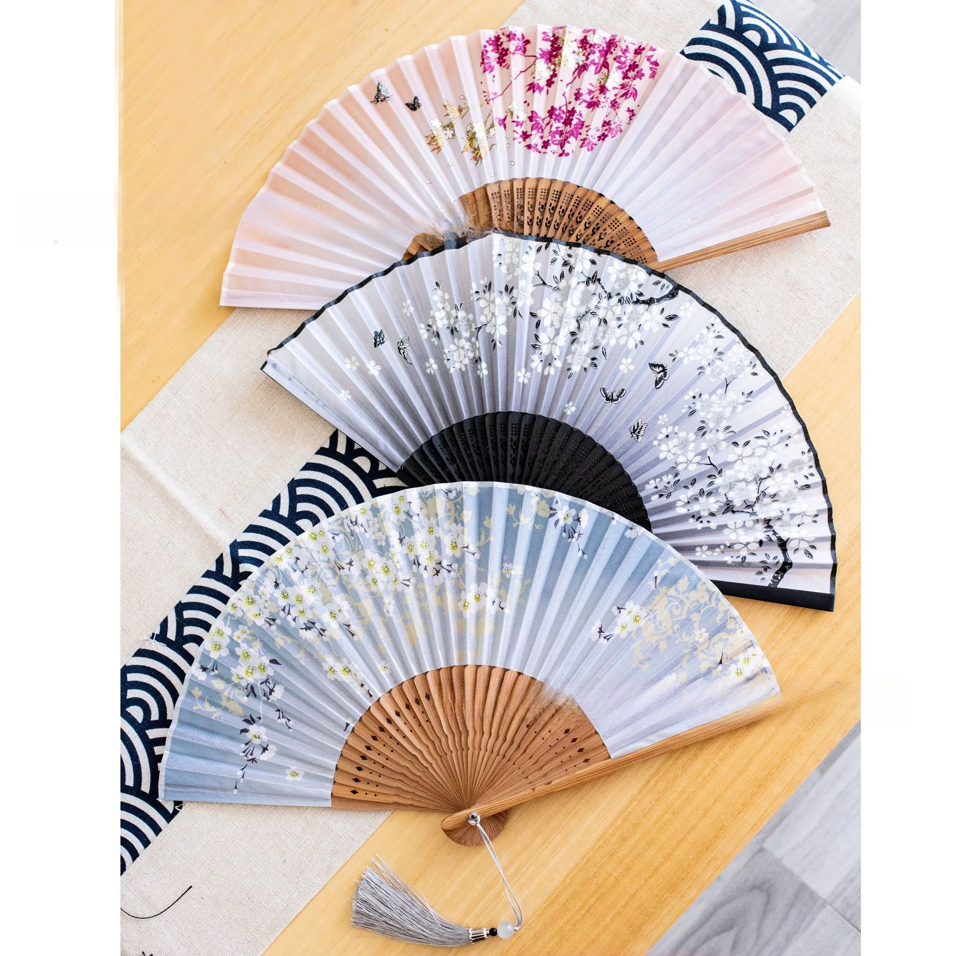 Japanese Folding Fan Handmade Decorative Kanagawa Wave Foldable Fan Handheld Vintage Hand Fans For Women Portable Folding F