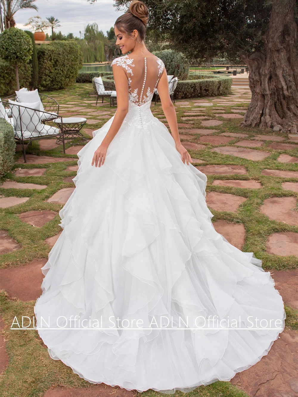 Ruffles Organza Wedding Dress Customized Cap Sleeve V Neck Applqiue Illusion Back Sweep Train A Line Bridal Gown for Bride