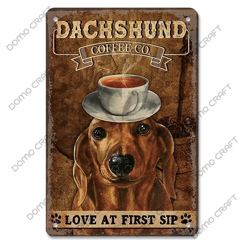 Targa Metallica Vintage Con Bassotto E Scritta 'Distracted By Dogs And Wine' – 20x30 Cm