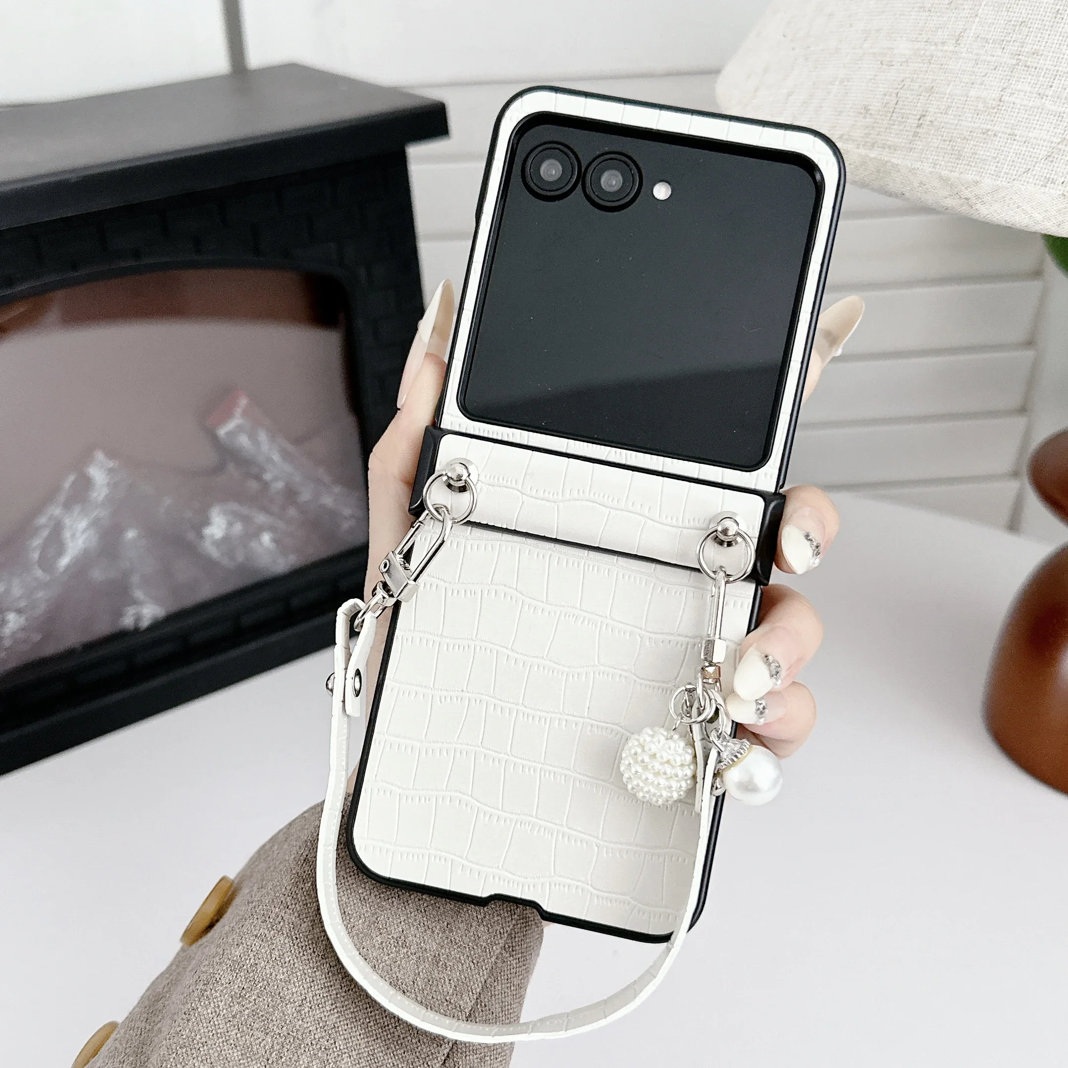 Alligator Pattern Leather Wrist Strap Shockproof Phone Case