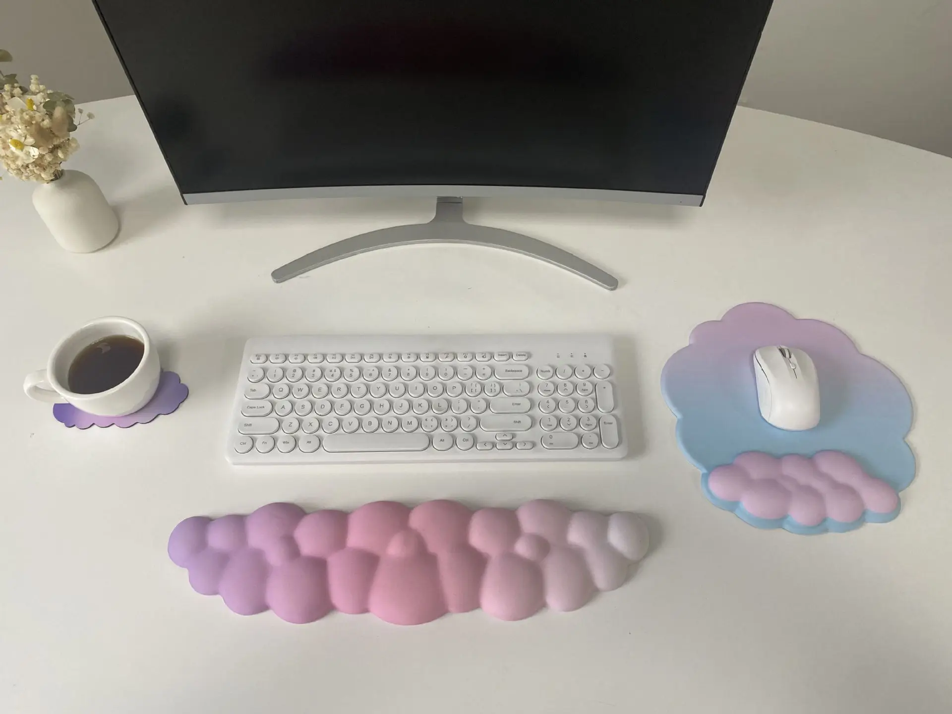 Bczhieulw Poggia polsi per tastiera,Tappetino Mouse ,Gomma Piuma di Memoria ,tappetino mouse tastiera ergonomico per Ufficio Casa Giochi,con Sottobicchieri, Set da tre pezzi bianco