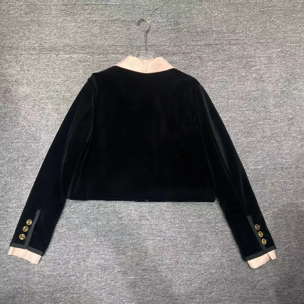 

2023 New Black Gold Velvet Elegant Style Luxury Letter Embroidery Coat