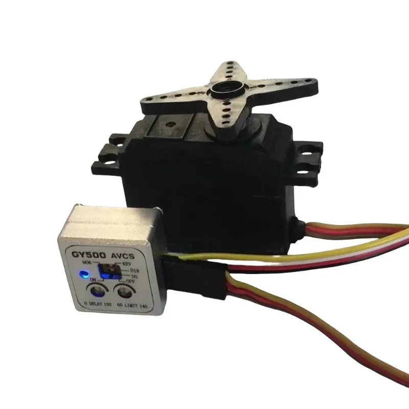 Boîtier du gyroscope GY500 AVCS avec étiquette de marquage, fond neutre