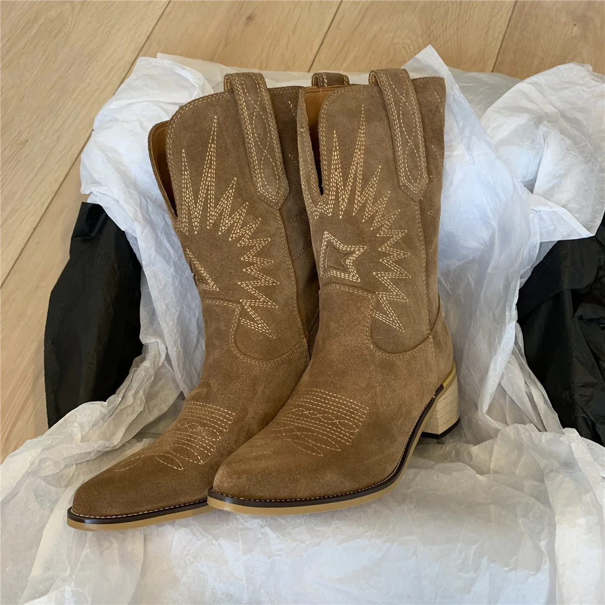 

New Fashion Ladies Platform Chunky Cowboy Embroidery Slip On Western Boots Women Knight Casual Leisure Ridding Boots