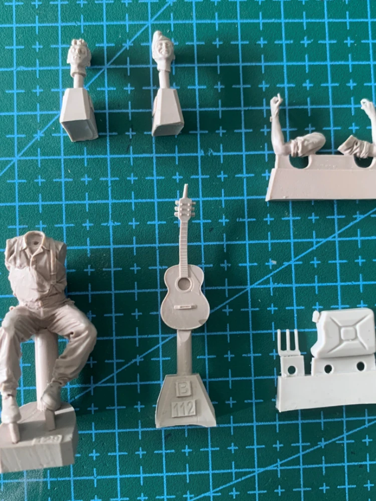 1/35 스케일 레진 피규어 모델 키트 모델링 기타 연주 군인 역사적 미니어처 조립되지 않은 도색되지 않은 키트 미니어처
