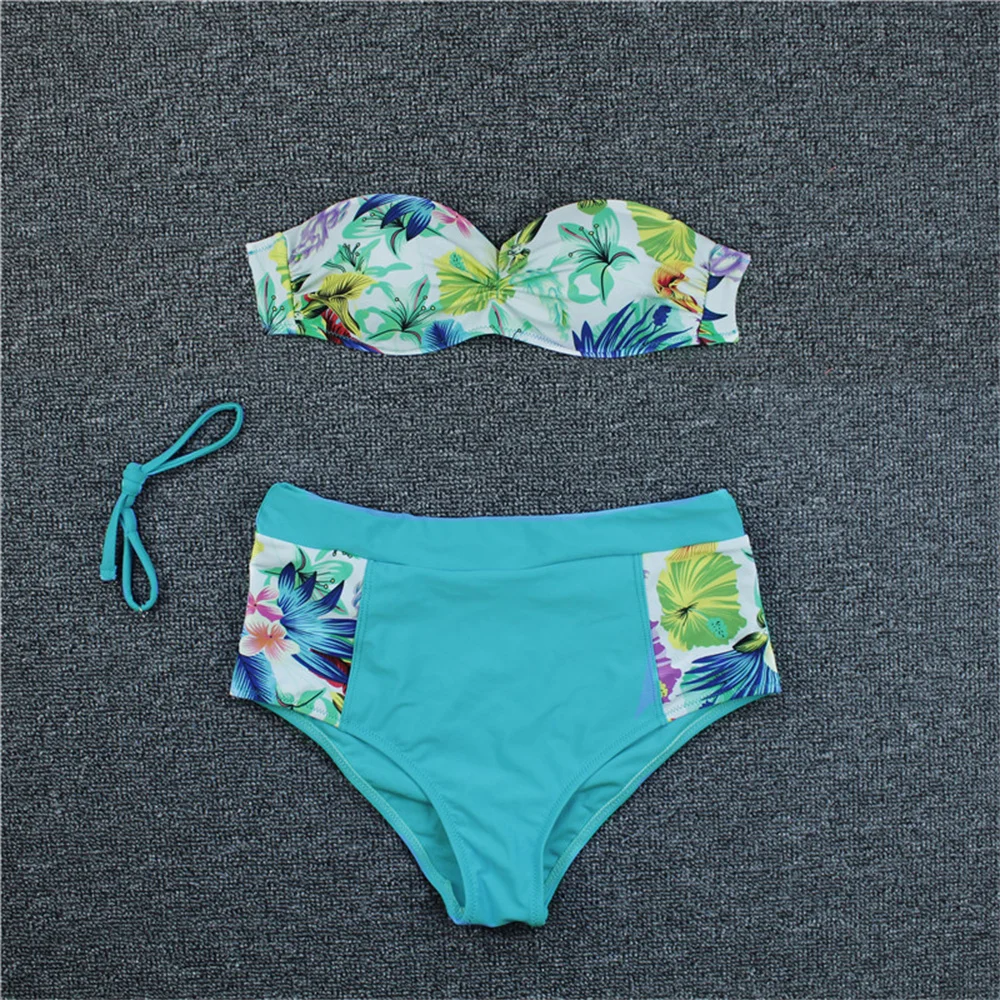 

Купальник-бандо с высокой талией и цветочным принтом