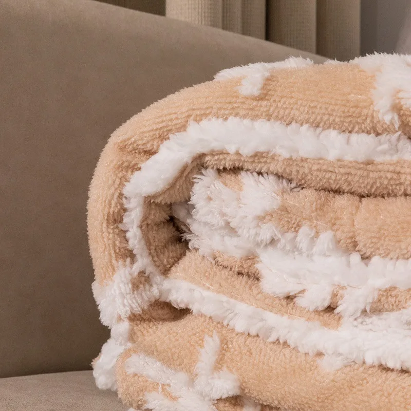 

Hot Winter Snowflake Double Layer Thickening Flannel Blanket Comfortable Christmas Lamb Blanket Coral Fleece Nap Throw Blanket