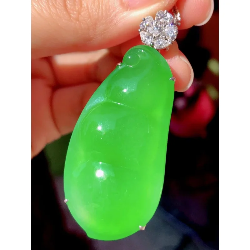 

Natural Emerald Pendant Ice-like Fu Dou Full Green 18K Inlaid Jade Authentic