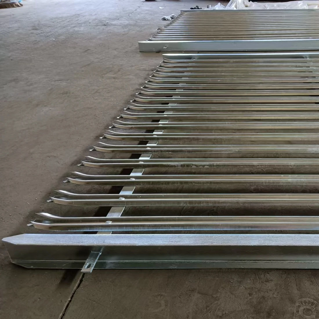 easily assembled w style galvanized steel palisade fencing price 3