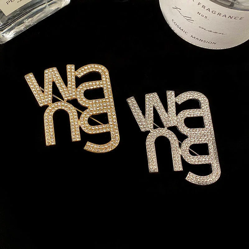 

Brooches Buckle Badge Pin Wang Letter Full Rhinestone Women Girls Clothes Corsage Luxury Fashion Stud Earrings For Women Jewelry