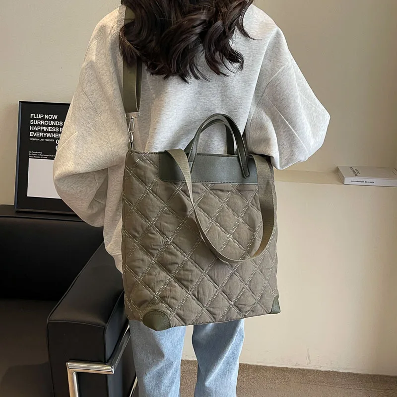 Handbag Autumn and Winter New Commuter Large Capacity Tote Shoulder Bag Casual Fashion Korean Simple Diamond Lattice Solid Color