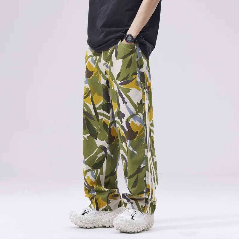 2024 New Contrast Color Camouflage Trousers Men's Loose Straight Overalls Trendy Street Casual Printed Jeans