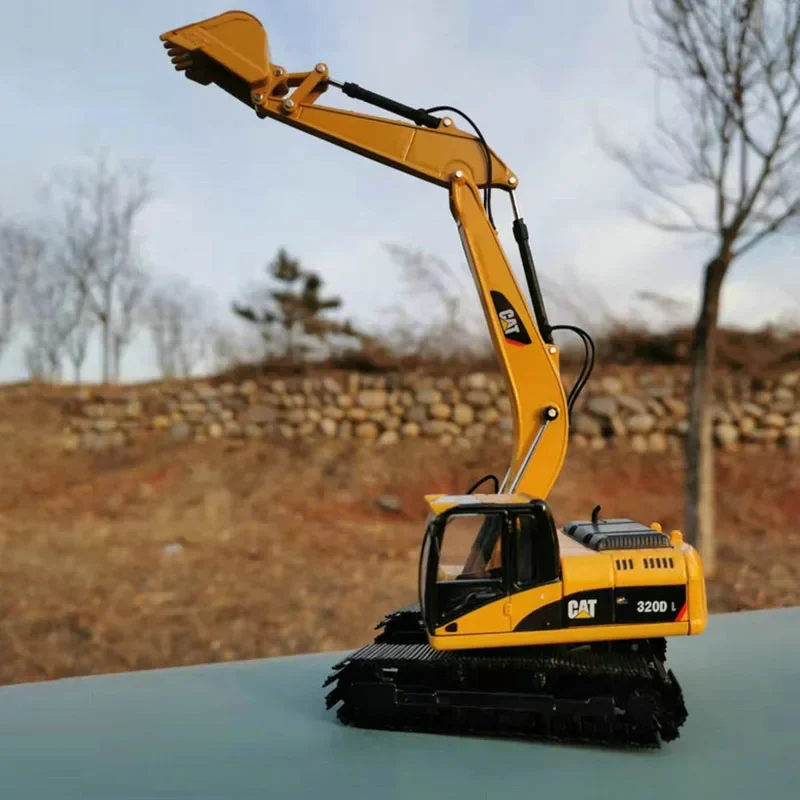 CAT 320D L Hydraulic Excavator 1:50 重機 1:50 Cat® 320D L Hydraulic Excavator with Hammer — Diecast