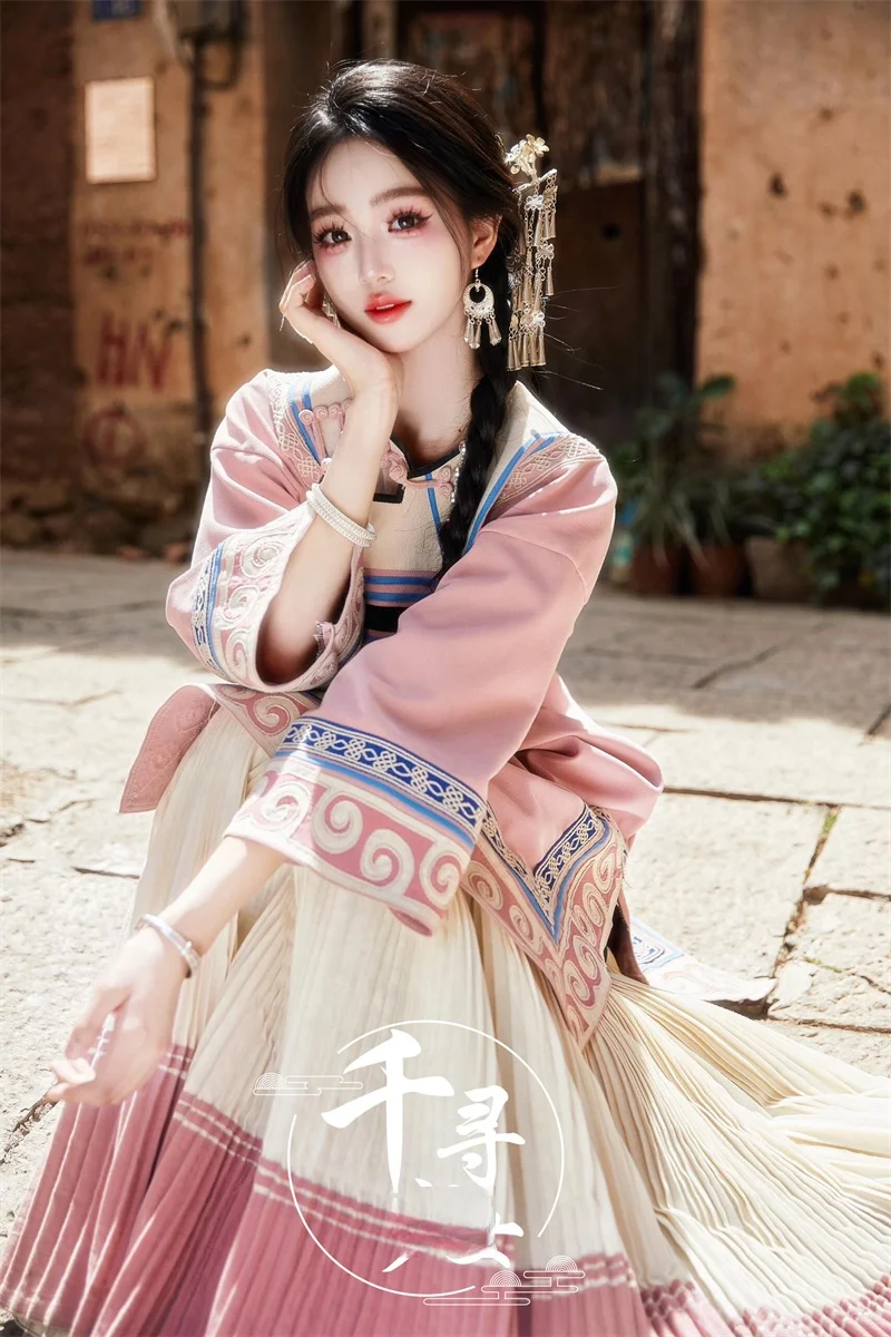 새로운 스타일 Yi 민족 여성 패션 사진 의류 소수 그룹 피닉스 고대 도시 카메라 촬영 의상 소녀를위한