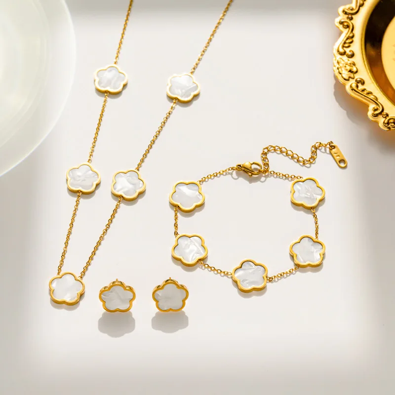 アクセサリー Florentine #5 EXQUISITE 18kt Gold Plated Black Onyx 5 Petal Clover Flower