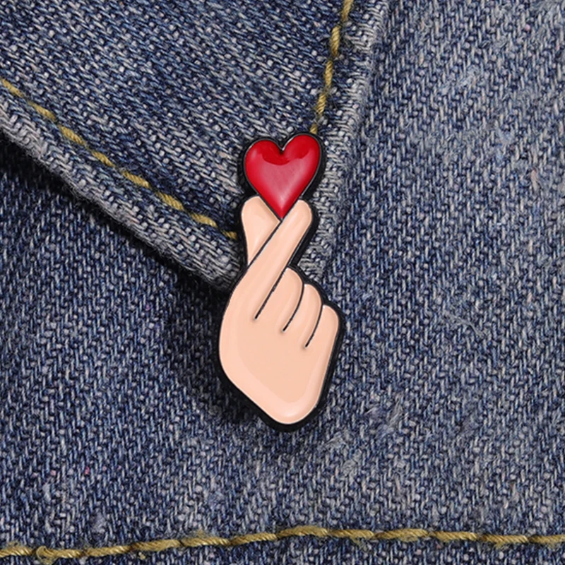 Cartoon Geste Herz Emaille Pins Revers Kleidung Nette Brosche Individuelles Geschenk für Freunde Liebe Zubehör Schmuck Großhandel – Detail 5