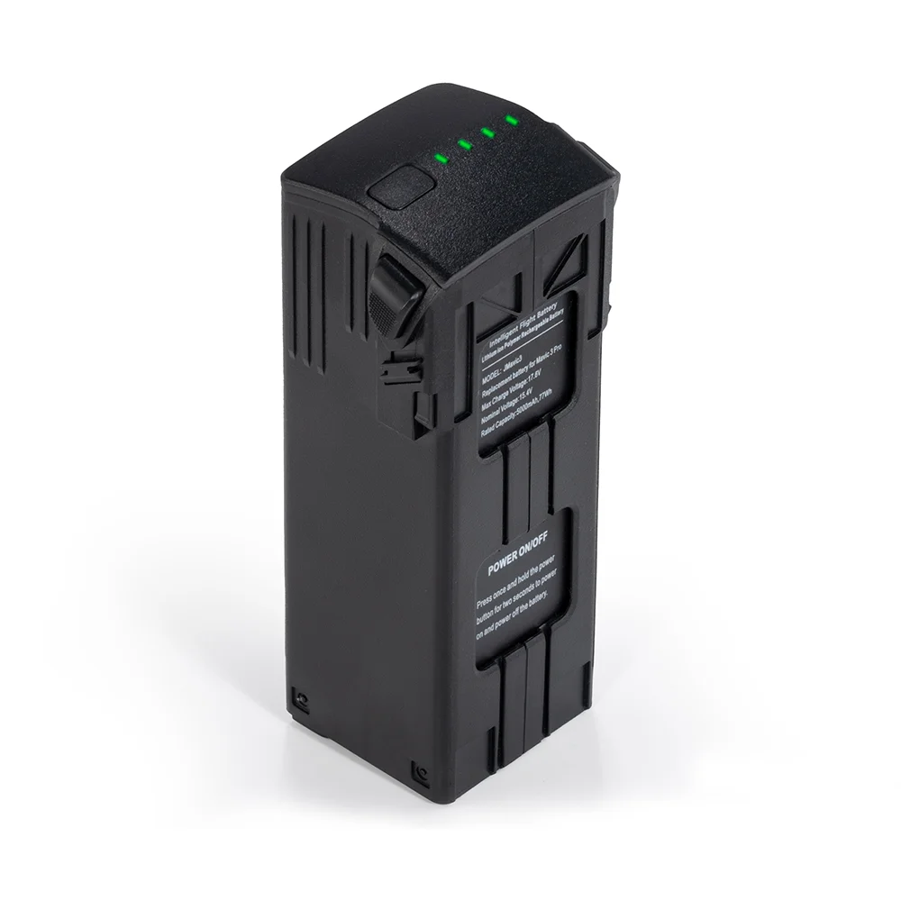 Batterie pour DJI Mavic 3 Pro insérée dans le drone, prête pour un vol avec autonomie longue durée.