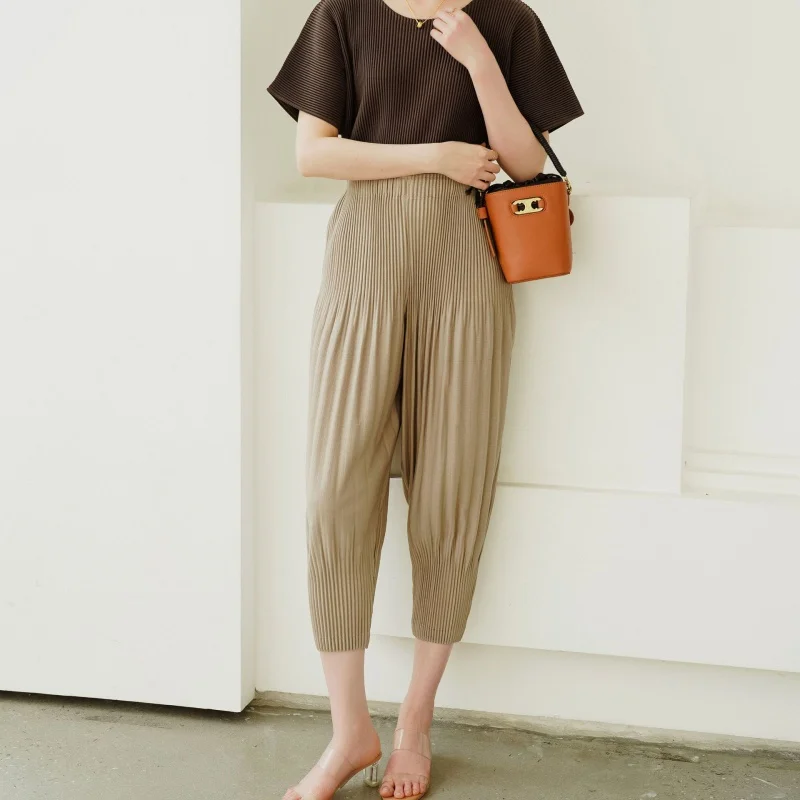 

Boutique MIYAKE Pleated Style Thickened fabric, high-end pleated, loose and versatile Harlan pants, cropped pants [9116]