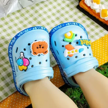 الصيف الاطفال ShoesSandals ثقب حذاء للأطفال النعال لينة المضادة للانزلاق الكرتون تصميم ثقب حذاء طفل ساندي بيتش للبنين بنات 5