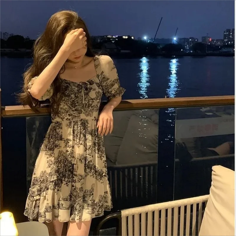 

Новинка 2024 французское приталенное платье большого размера в стиле ретро с принтом в виде сломанных цветов новый дизайн сказочное платье с квадратным воротником