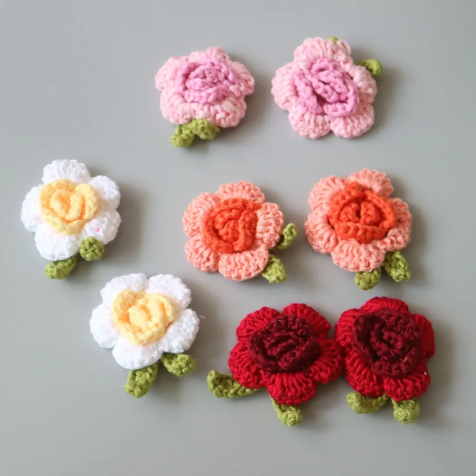 12 Toppe Fiore All'uncinetto + 24 Foglie – FREE BLOSS, Fatte A Mano, 5 Cm – Per Decorare Vestiti, Borse, Progetti Fai Da Te