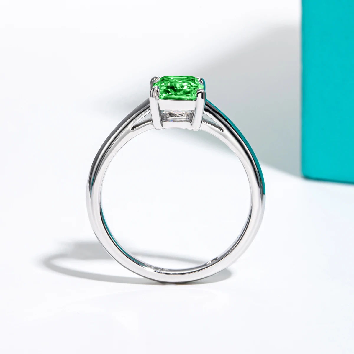 Engagement Ring 2ct 6*8mm Emerald