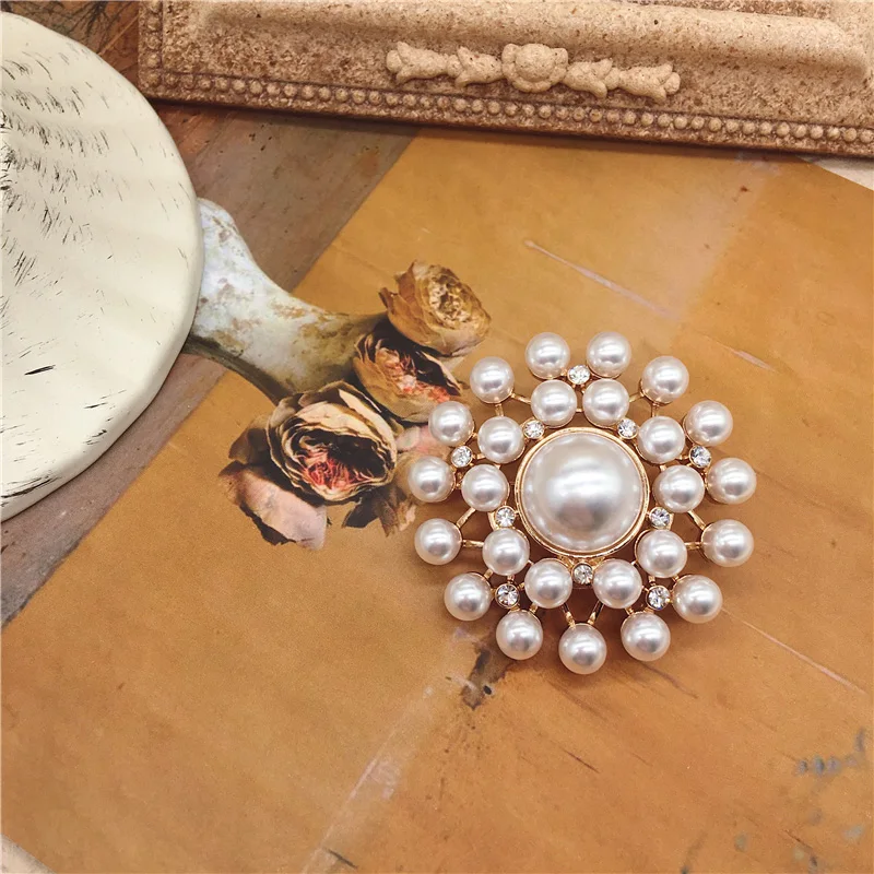 Broche de alfiler de estilo barroco Vintage para mujer, broche de perlas de  palacio antiguo, broches de ramillete Retro para fiesta, accesorios de  Color dorado mate - AliExpress