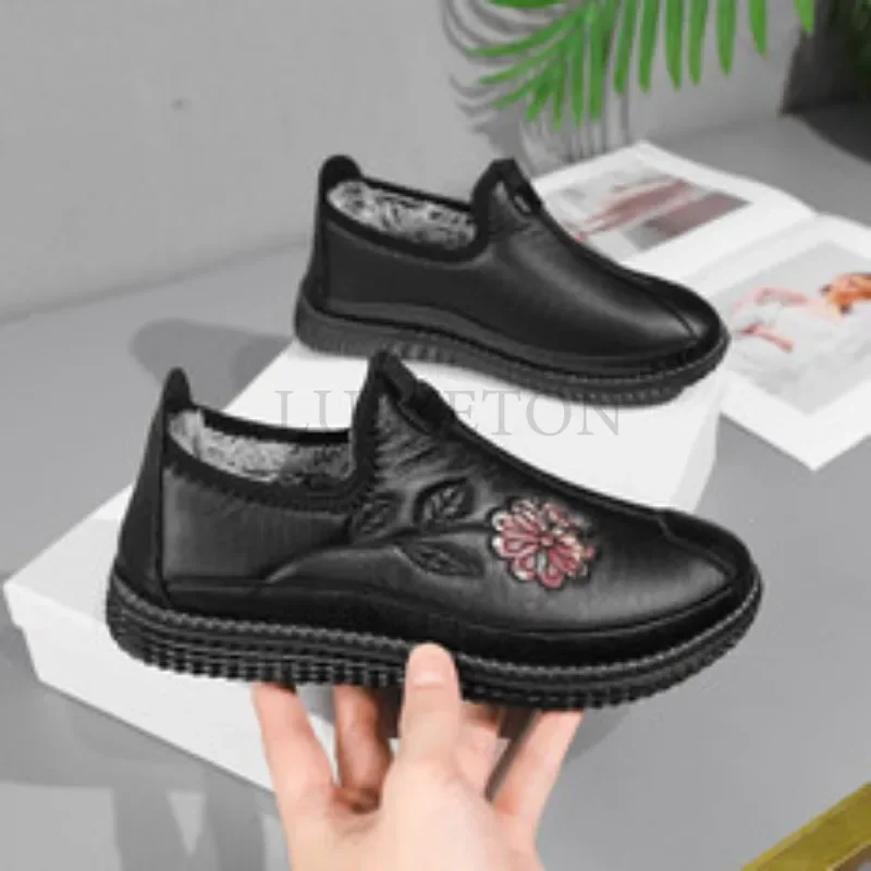 

Mom Leather Fur Moccasins Women Sport Sneaker for Elderly Female Soft Warm Comfortable Loafers Size Zapatos Mujer Chaussures