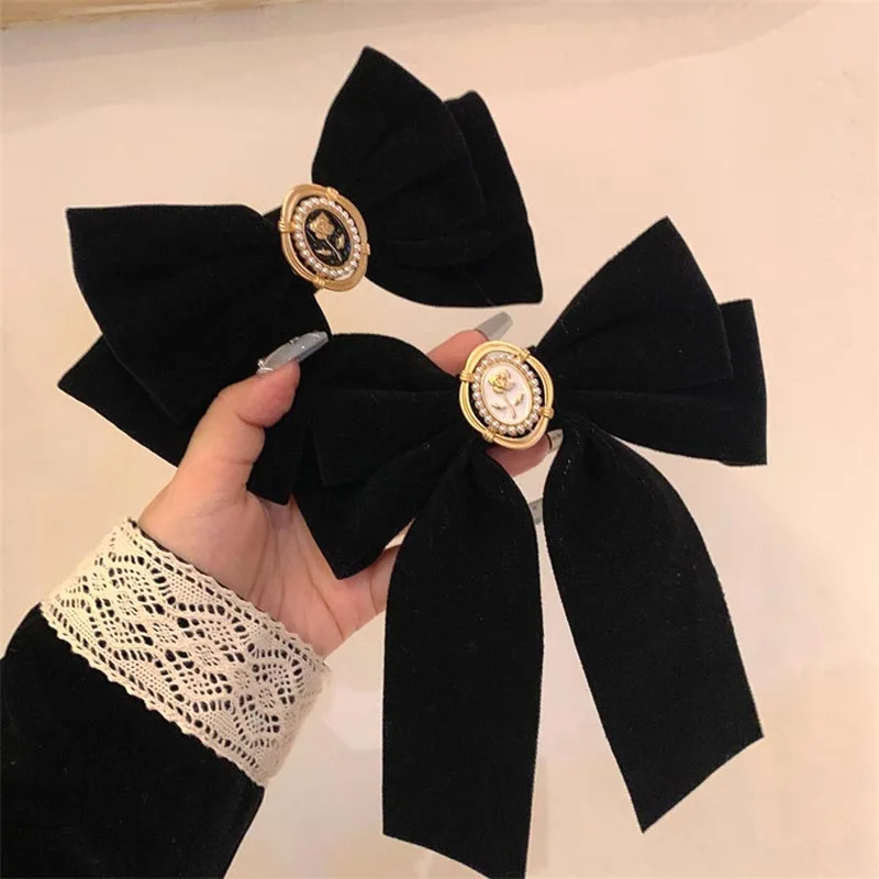 2023 New Black Velvet Bow Hairpins for Women Elegant Fabric Alloy Roses Hair Clips Fashion Ponytail Barrette Heawear Accessories