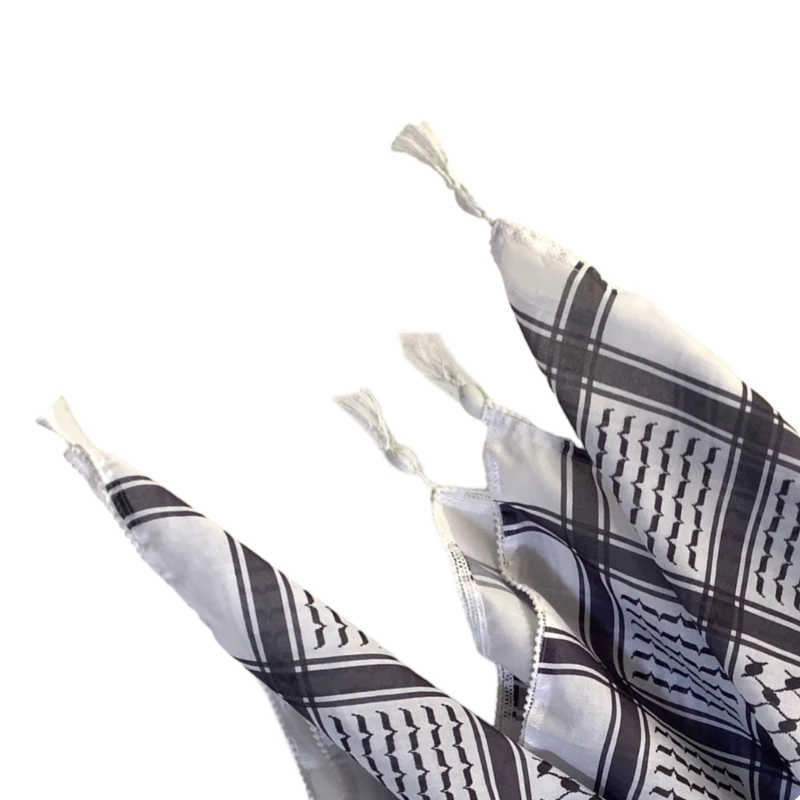 Рисунок 5 - Универсальный клетчатый шарф для стильных людей