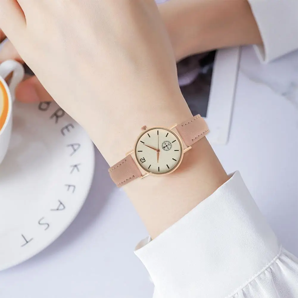 

Высокоточные стильные женские повседневные часы с круглым циферблатом, ремешок из искусственной замши, кварцевый механизм для девушек и студентов