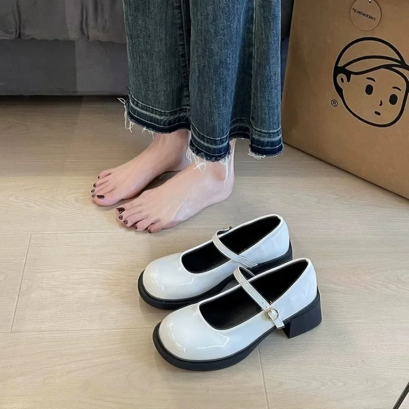 

Retro Mary Jane Small Leather Shoes 2024 Spring New French Style Shiny Leather Round Toe Buckle Strap Chunky Heel High Heels