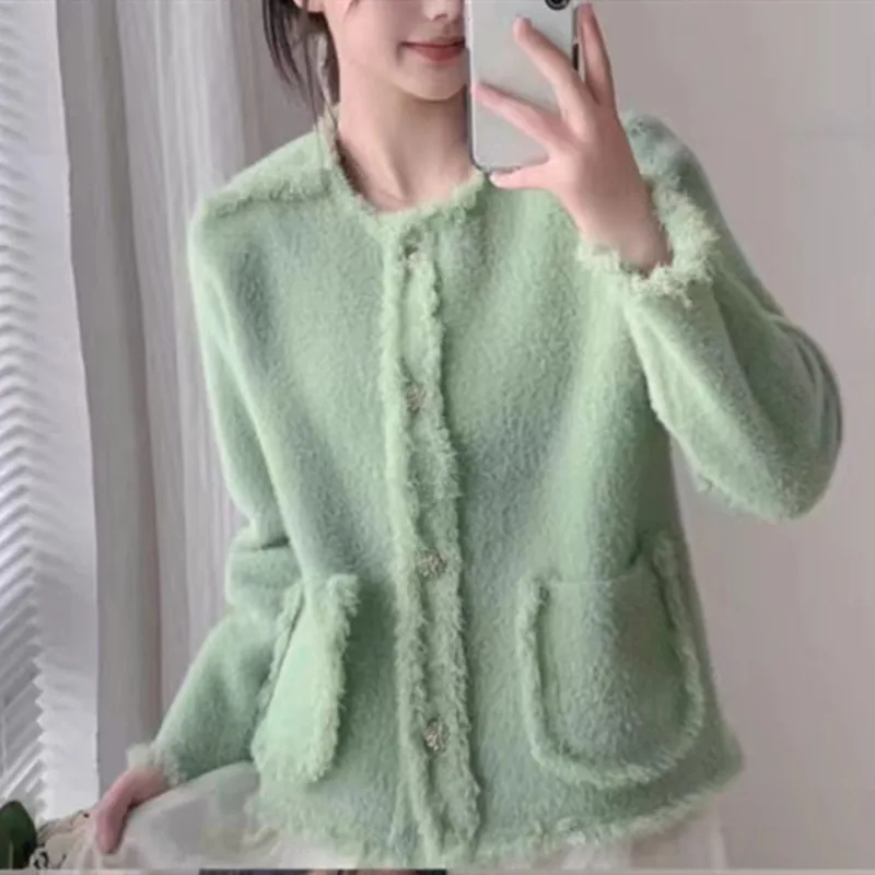 Рисунок 4 - Пальто Xiaoxiangfeng из искусственной