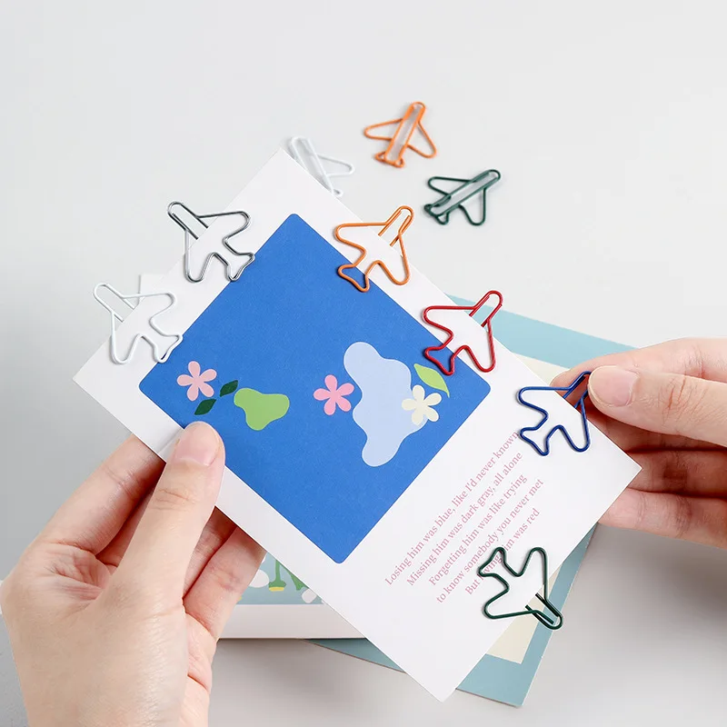 6pcs 크리 에이 티브 컬러 종이 클립 귀여운 비행기 모양의 클립 금속 컬러 종이 클립 학교 바인딩 용품