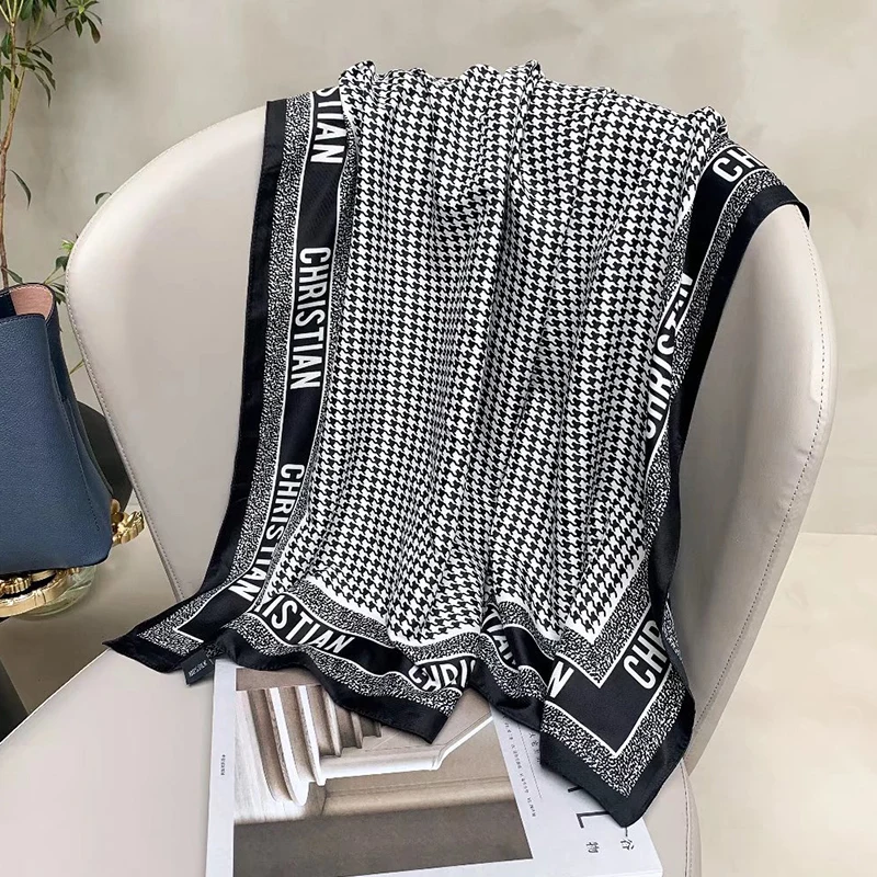 Рисунок 4 - Роскошный брендовый квадратный шелковый шарф