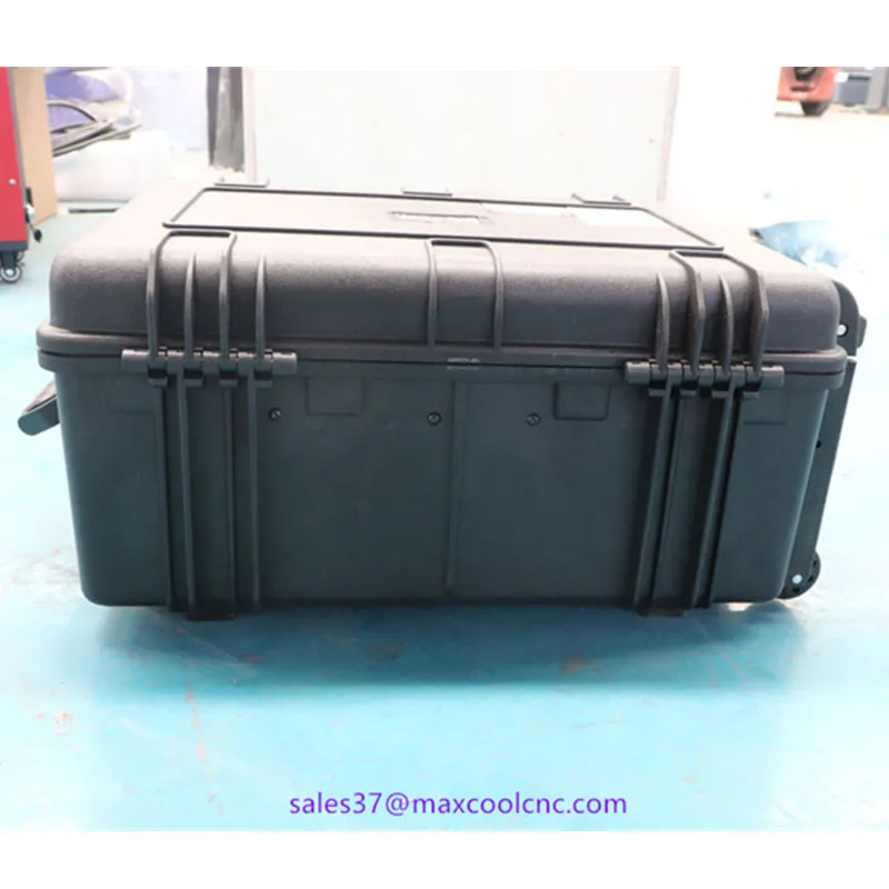 New Technology Handheld Suitcase Laser Cleaner Portable Precision for Rust Removal / Laser Clean Wood Surface 3
