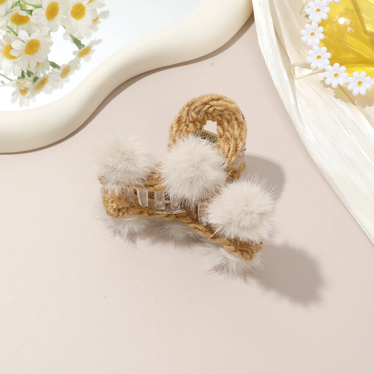 1pc Plush Ball Hair Claw Clip Ponytail Grab Hair Clips For Woman Solid Color Fashion Hairpins Girl Hair Accessories Headdress