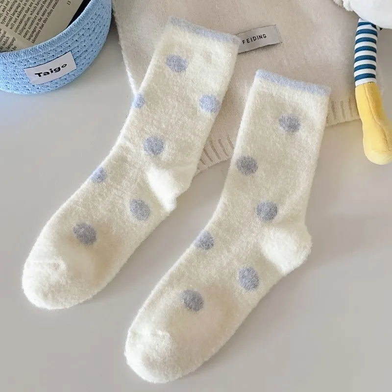 Dreamlikelin1 Paar/5 Paar blaue warme Cartoon-Damensocken, niedliche Herbst-Winter-Plüschboden-Schlafsocken, mittlere Röhrensocken – Detail 14
