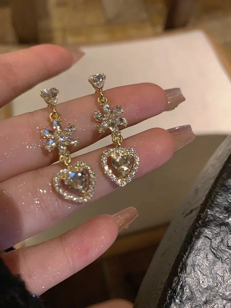 

INS New Love Earrings Women's Gentle Temperament Shiny Zircon Earrings Y2K Accessories Charming Friend Engagement Jewelry Gift