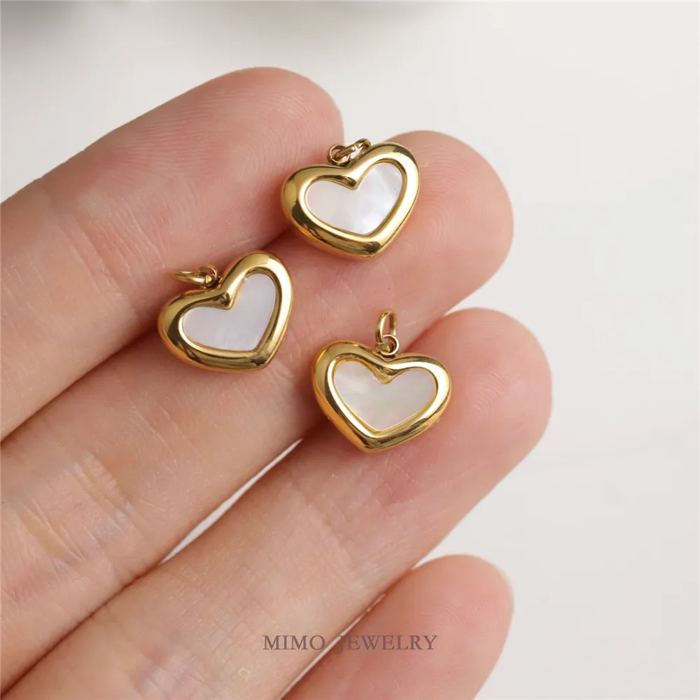 

Titanium steel furnace gold-plated delicate and small love shape fritillaria white shell pendant DIY hand accessories